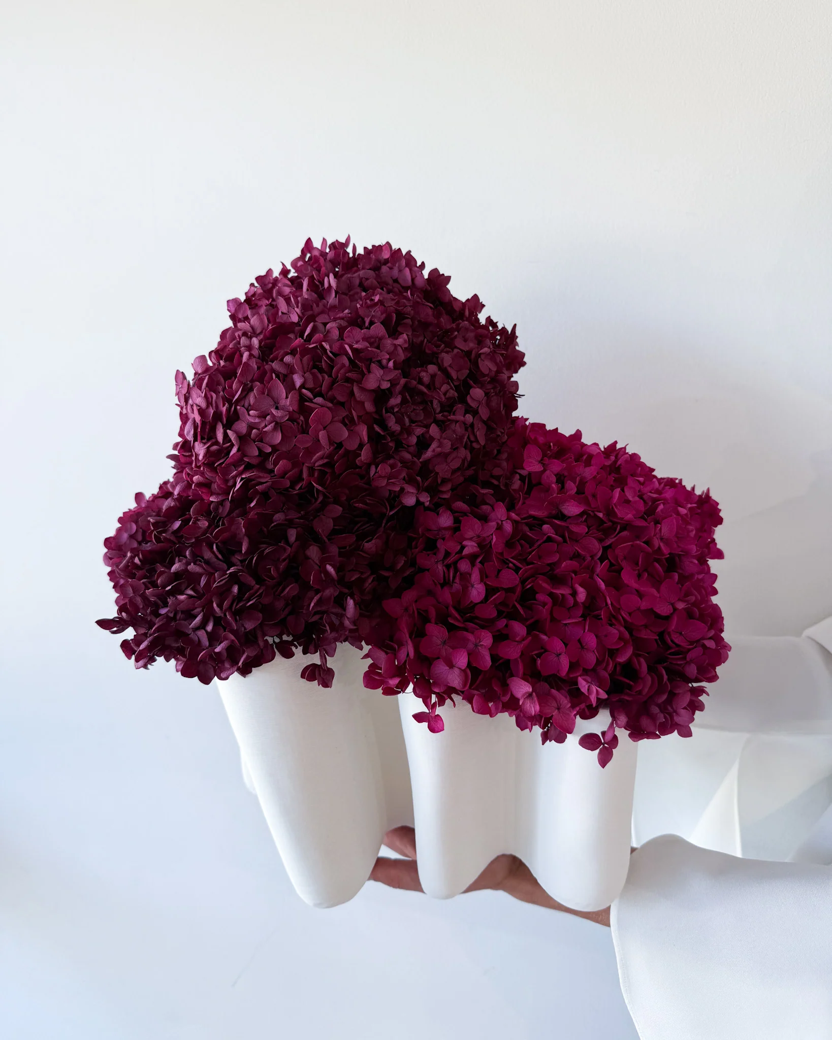 ABI PRESERVED FLOWER ARRANGEMENT IN JAIVYN VASE | BURGUNDY - Image 3