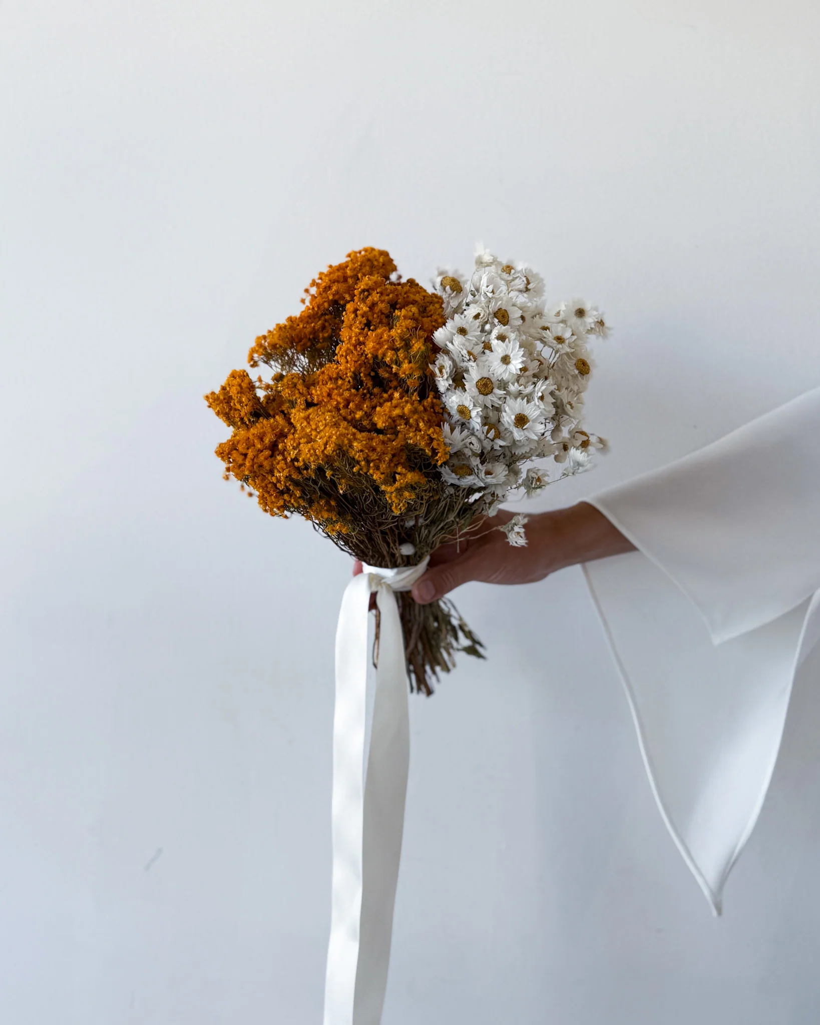 PRE ORDER LATE MAY DAISY LOVE BOUQUET - Image 3