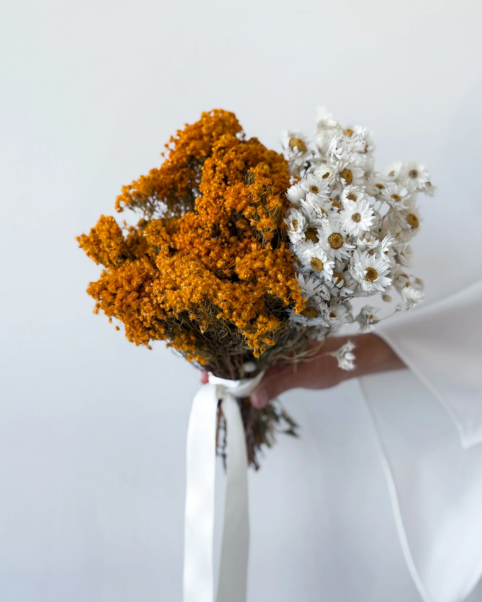 PRE ORDER LATE MAY DAISY LOVE BOUQUET - Image 4