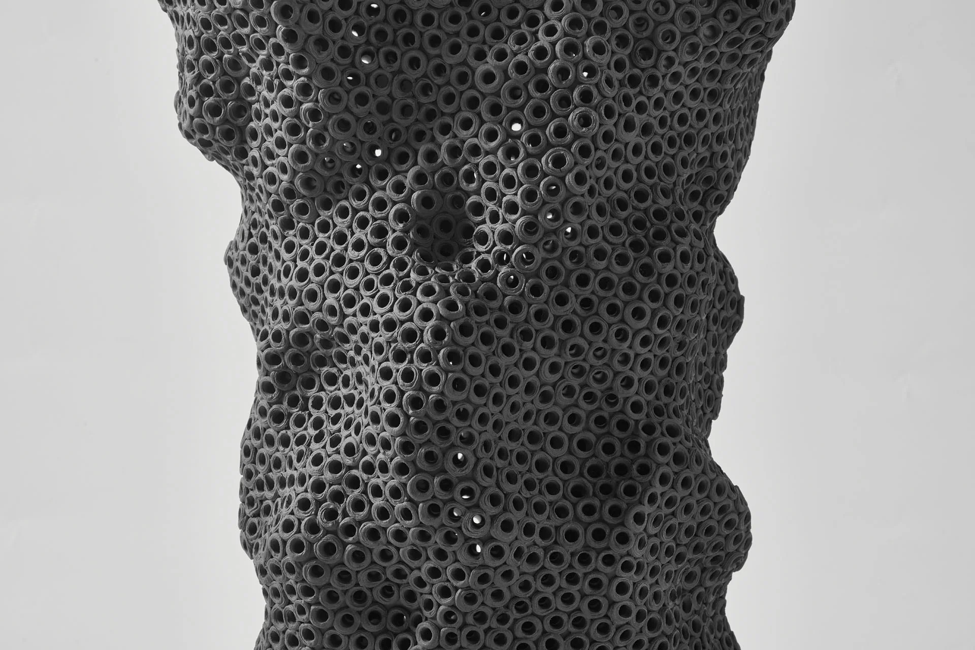 CORALLIA VASE EBONY - Image 5