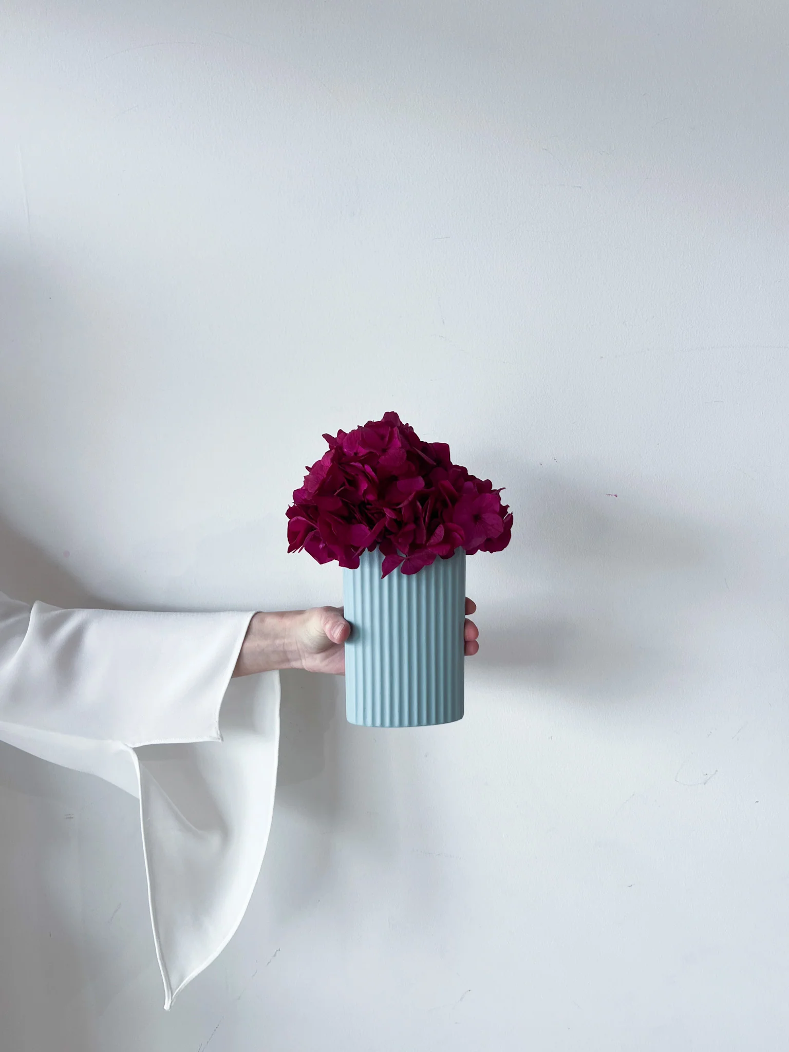 MINI RIPPLE VASE AND PRESERVED HYDRANGEA ARRANGEMENT - LIGHT BLUE X PINK - Image 2