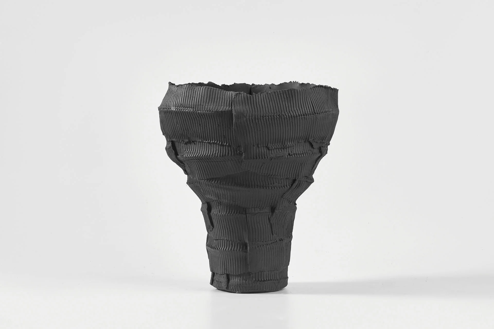 PONDEROSA VASE EBONY - Image 4