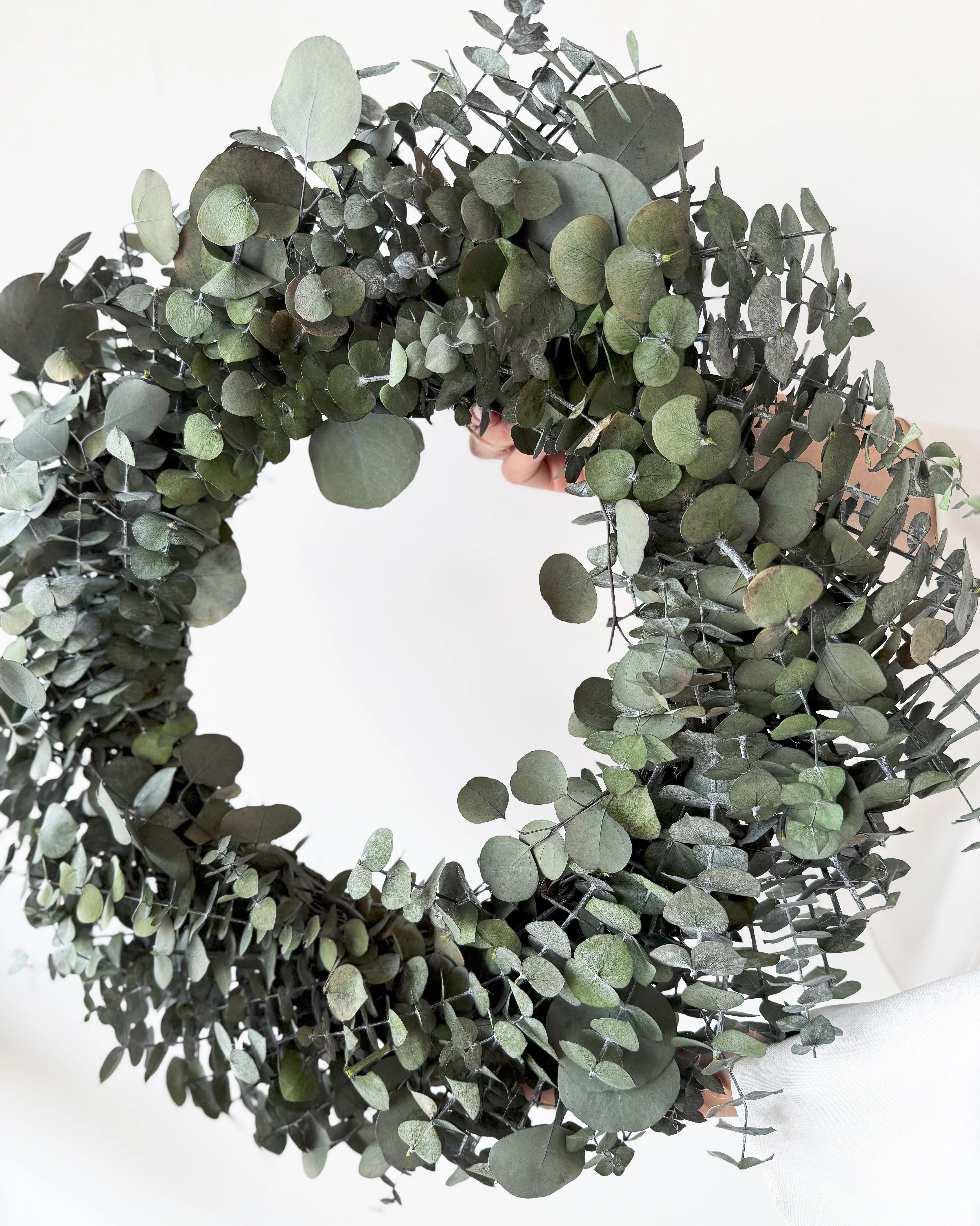 PRESERVED EUCALYPTUS GUM CHRISTMAS WREATH - Image 4