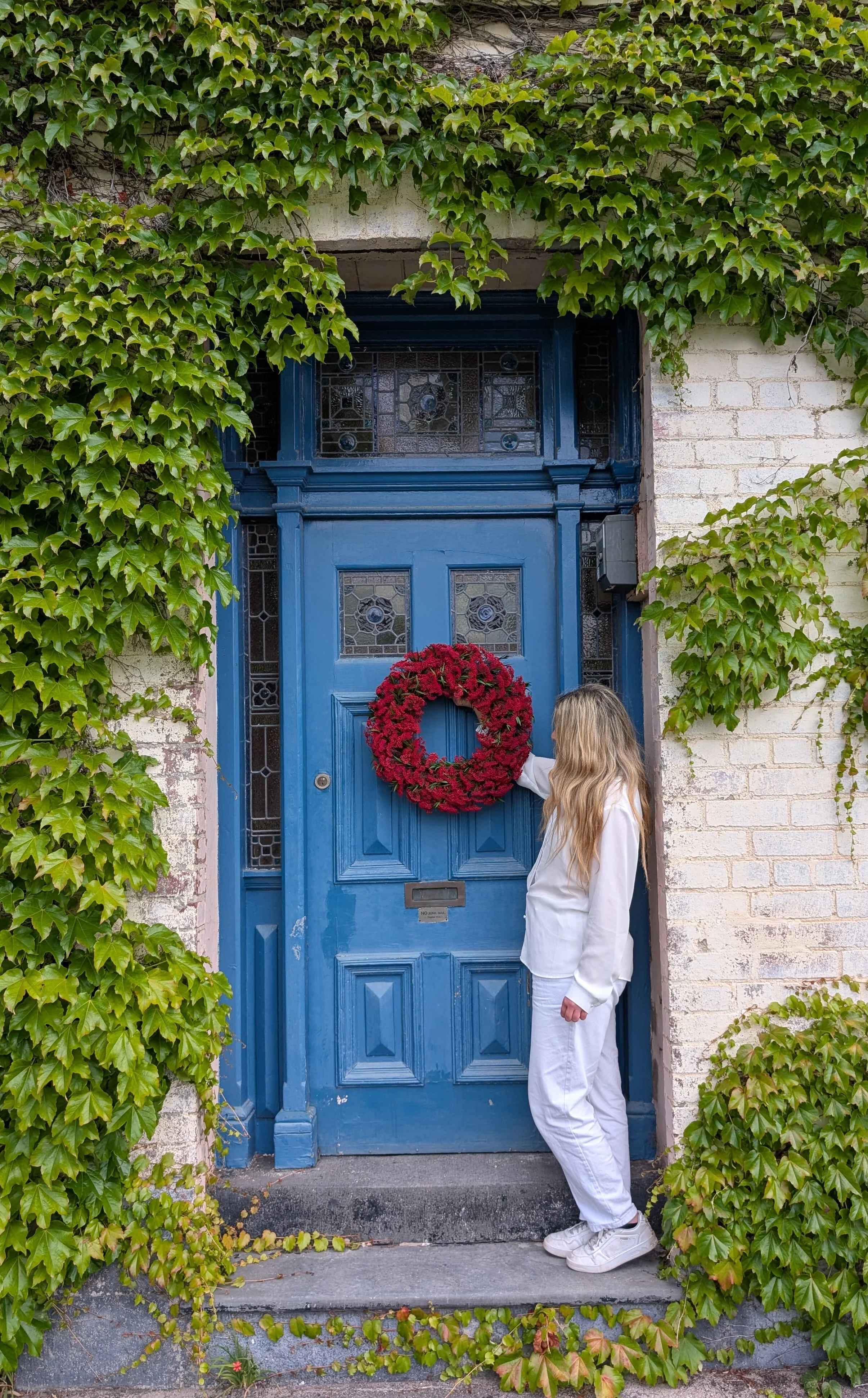 PRESERVED RICE FLOWER CHRISTMAS WREATH | DEEP RED - Image 2